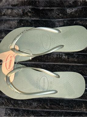 NWT Havaianas Slim Flip Flops Green Olive Size 39/40
